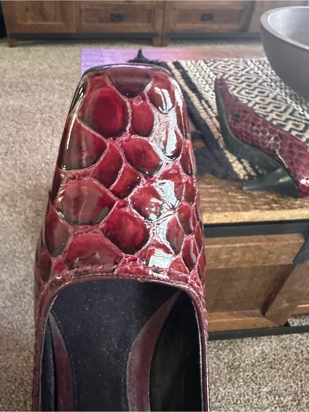 AEROSOLES Deep Burgundy Croc-Embossed Pumps 7.5 - Picture 13 of 14
